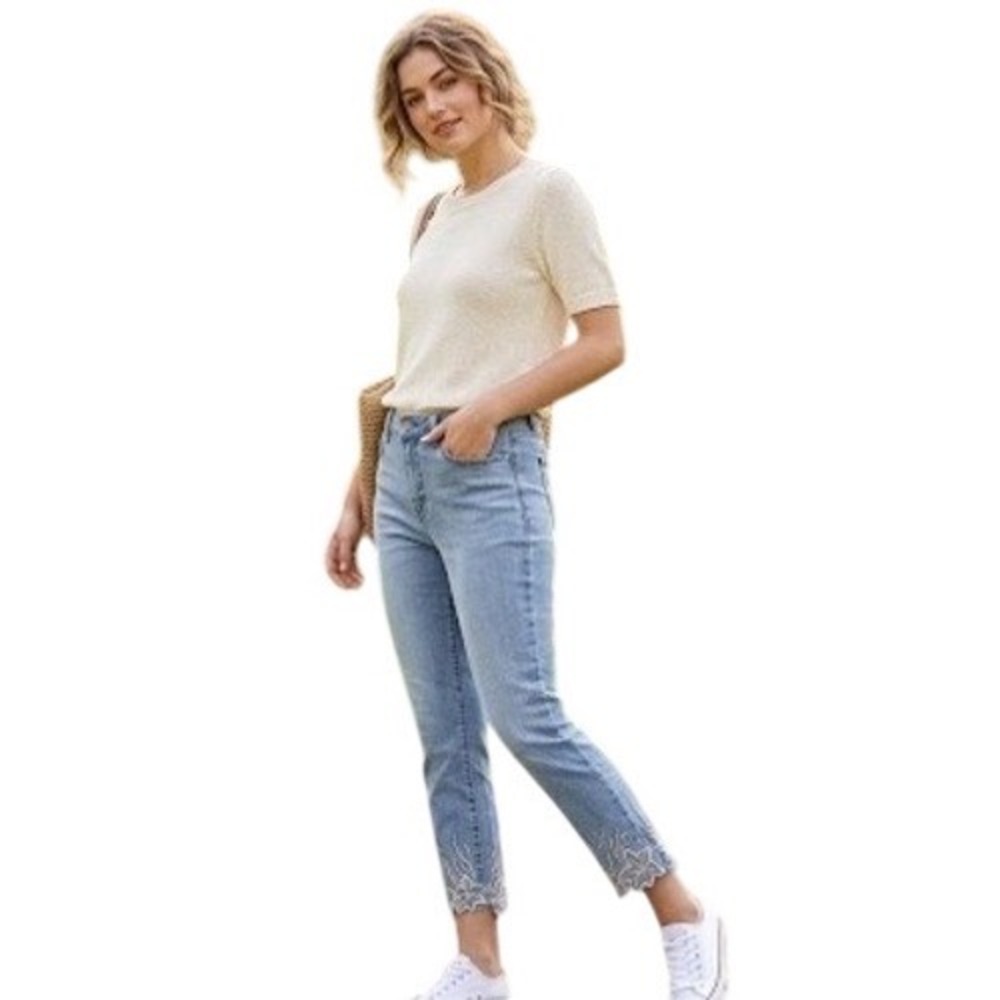 Tribal Jeans Womens 8 Light Wash Embroidered Scallop HemCropped Denim 5455O-2020